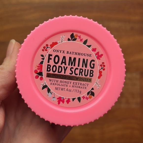 New Onyx Bathhouse Foaming Body Scrub - Picture 2 of 7